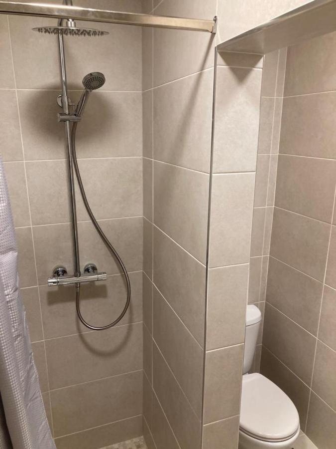 The Corner Apartment Карлоу Екстериор снимка
